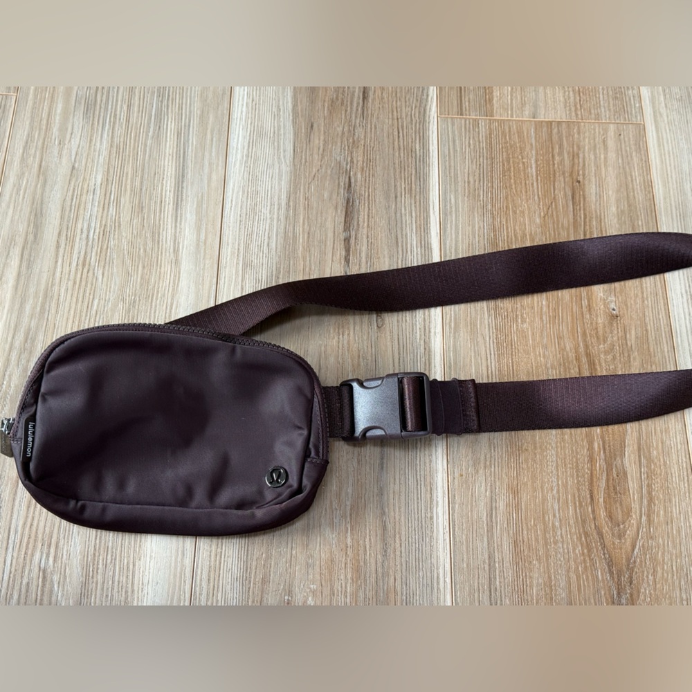 lululemon athletica dark brown everywhere belt bag